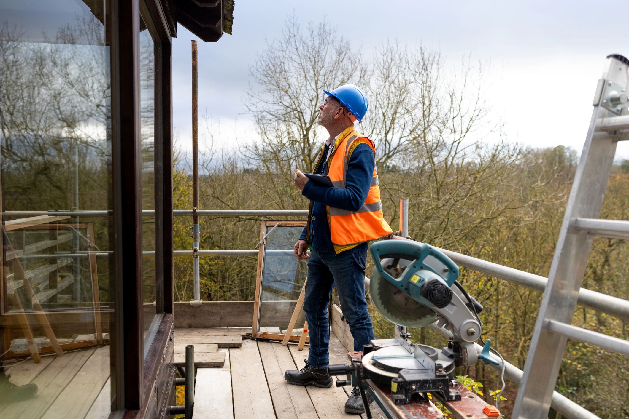 Rope access professional working safely at height